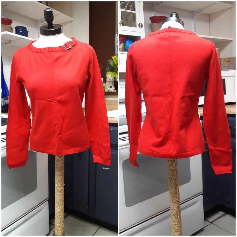 Womens Sweater Red Liz Claiborne Pullover sz M B3 long sleeve buckle accent